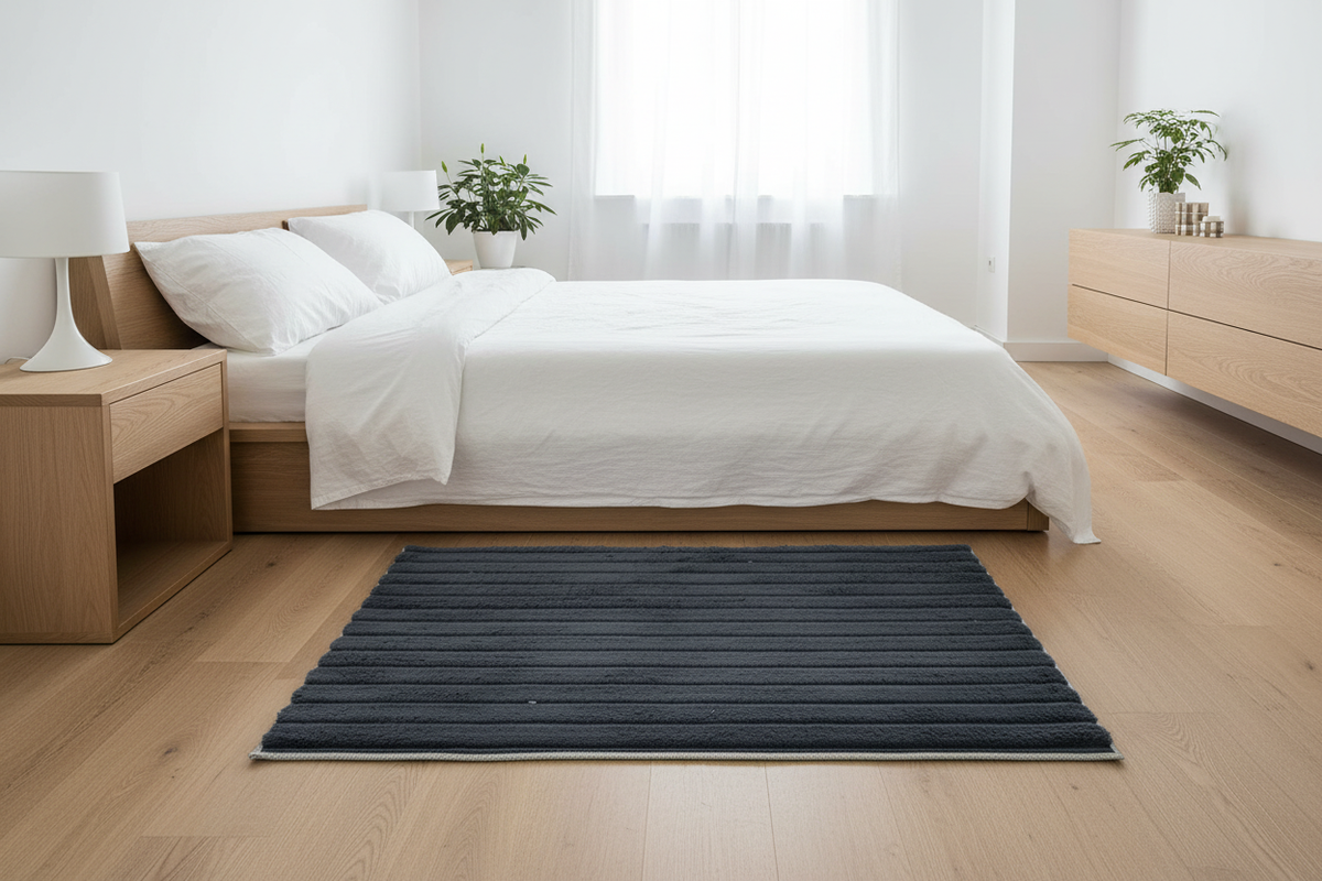 Bajada de cama gris marengo en dormitorio ambiente 2