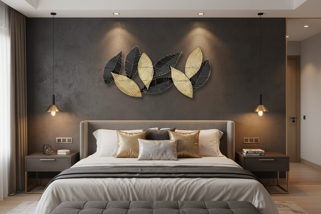 Hojas metálicas negro y dorado en dormitorio premium con pared oscura